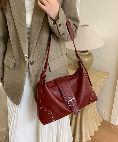 LA VORAGINE（ラ ヴォラジネ）の「レトロなバックルとリベット飾りのショルダーバッグ（ショルダーバッグ・レディース・ブラウン/ブラック/ブラウン系その他/ワイン・FREE）」の19枚目の写真