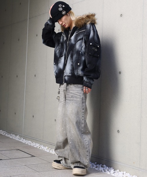 ATMARK(アットマーク)の「《2サイズ展開 / UNISEX 》スプレー加工 フリンジ切り替えファーブルゾン(ブルゾン・レディース・グレー系カモフラージュ/ブラック・M/L)」の4枚目の写真