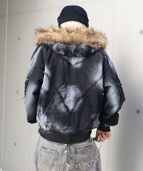ATMARK(アットマーク)の「《2サイズ展開 / UNISEX 》スプレー加工 フリンジ切り替えファーブルゾン(ブルゾン・レディース・グレー系カモフラージュ/ブラック・M/L)」の8枚目の写真
