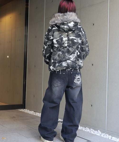 ATMARK(アットマーク)の「《2サイズ展開 / UNISEX 》スプレー加工 フリンジ切り替えファーブルゾン(ブルゾン・レディース・グレー系カモフラージュ/ブラック・M/L)」の10枚目の写真