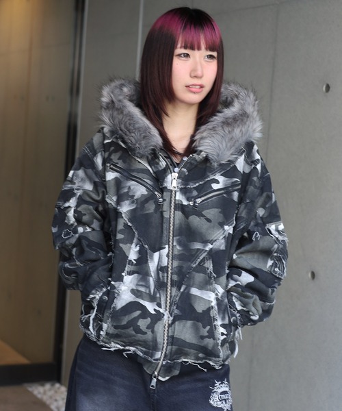 ATMARK(アットマーク)の「《2サイズ展開 / UNISEX 》スプレー加工 フリンジ切り替えファーブルゾン(ブルゾン・レディース・グレー系カモフラージュ/ブラック・M/L)」の11枚目の写真