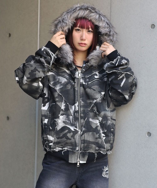 ATMARK(アットマーク)の「《2サイズ展開 / UNISEX 》スプレー加工 フリンジ切り替えファーブルゾン(ブルゾン・レディース・グレー系カモフラージュ/ブラック・M/L)」の13枚目の写真