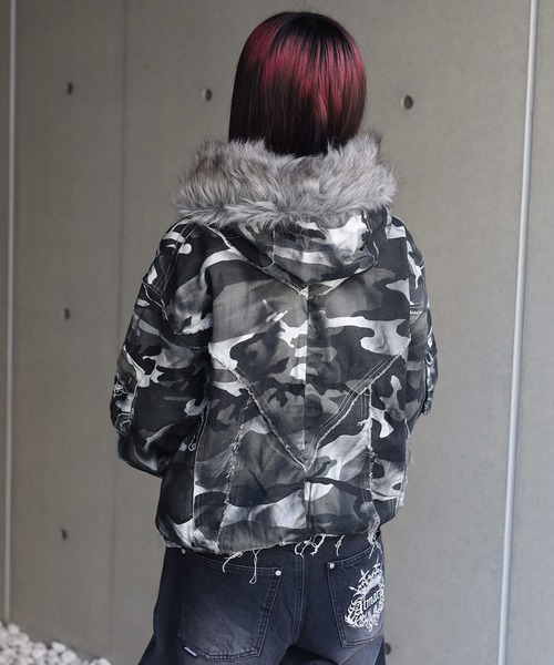 ATMARK(アットマーク)の「《2サイズ展開 / UNISEX 》スプレー加工 フリンジ切り替えファーブルゾン(ブルゾン・レディース・グレー系カモフラージュ/ブラック・M/L)」の14枚目の写真