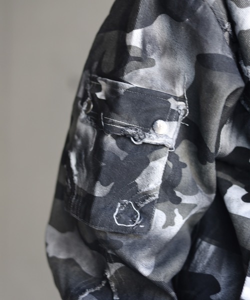 ATMARK(アットマーク)の「《2サイズ展開 / UNISEX 》スプレー加工 フリンジ切り替えファーブルゾン(ブルゾン・レディース・グレー系カモフラージュ/ブラック・M/L)」の20枚目の写真
