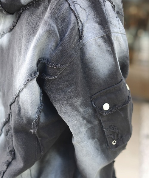 ATMARK(アットマーク)の「《2サイズ展開 / UNISEX 》スプレー加工 フリンジ切り替えファーブルゾン(ブルゾン・レディース・グレー系カモフラージュ/ブラック・M/L)」の17枚目の写真