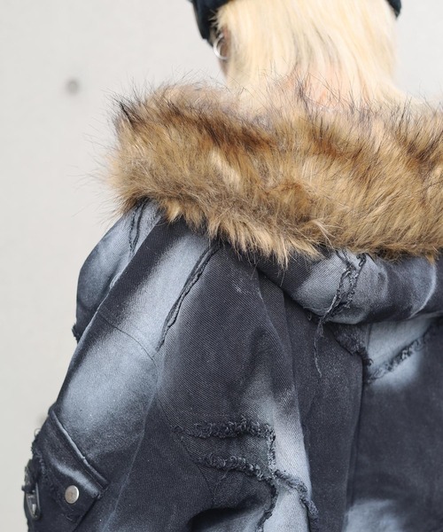ATMARK(アットマーク)の「《2サイズ展開 / UNISEX 》スプレー加工 フリンジ切り替えファーブルゾン(ブルゾン・レディース・グレー系カモフラージュ/ブラック・M/L)」の18枚目の写真