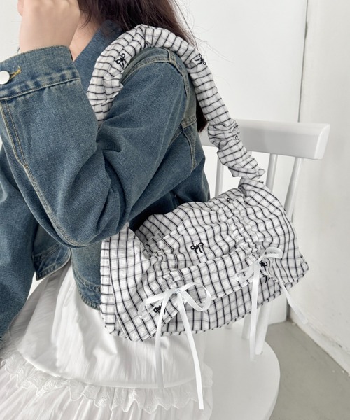 SOLLON.(ソルロン)の「くしゅくしゅギャザーフラップショルダーバッグ(ショルダーバッグ・レディース・ブラック/ブルー/ライトブルー/サックスブルー・FREE)」の2枚目の写真