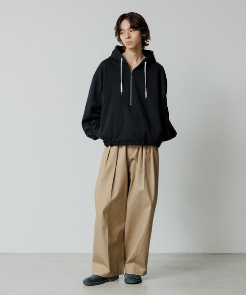 ADAM ET ROPE'（アダムエロペ）の「【WEB限定】2タック ワイドルーズ ドカンパンツ / バリエーション バギーパンツ / チノ / ユニセックス（チノパンツ・メンズ・ベージュ/ブラック・S/L/M）」の3枚目の写真