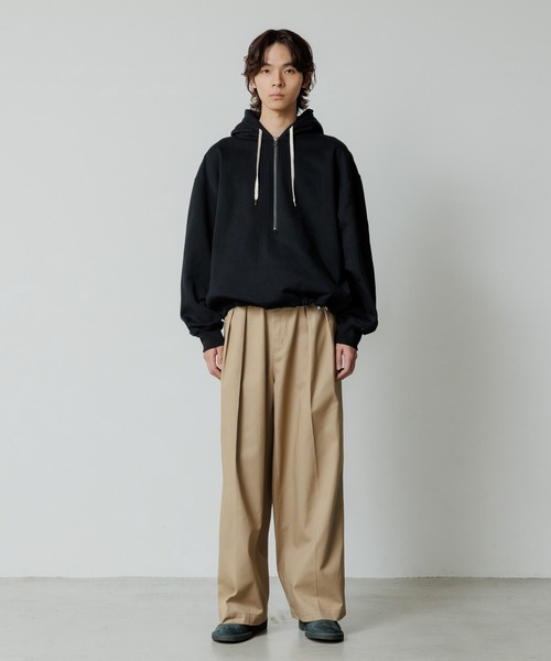 ADAM ET ROPE'（アダムエロペ）の「【WEB限定】2タック ワイドルーズ ドカンパンツ / バリエーション バギーパンツ / チノ / ユニセックス（チノパンツ・メンズ・ベージュ/ブラック・S/L/M）」の5枚目の写真