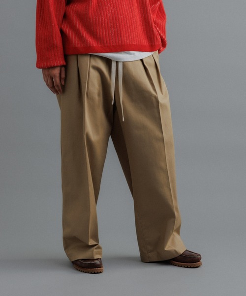ADAM ET ROPE'（アダムエロペ）の「【WEB限定】2タック ワイドルーズ ドカンパンツ / バリエーション バギーパンツ / チノ / ユニセックス（チノパンツ・メンズ・ベージュ/ブラック・S/L/M）」の12枚目の写真