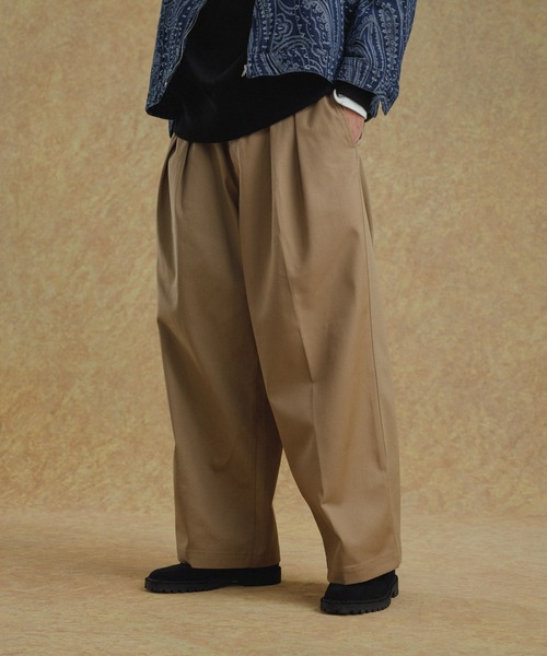 ADAM ET ROPE'（アダムエロペ）の「【WEB限定】2タック ワイドルーズ ドカンパンツ / バリエーション バギーパンツ / チノ / ユニセックス（チノパンツ・メンズ・ベージュ/ブラック・S/L/M）」の17枚目の写真
