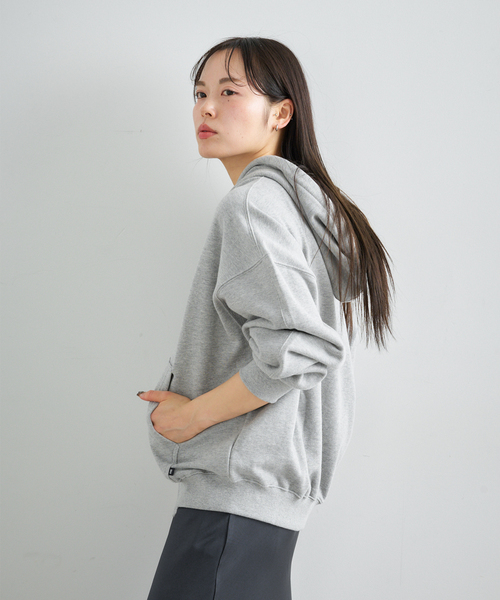 U by SPICK&SPAN（ユーバイスピックアンドスパン）の「【LOW CLASSIC / ロウクラシック》 Lc LOW SOFT SWEAT ZIP-UP HOO（パーカー・レディース・チャコールグレー・MEDIUM）」の13枚目の写真