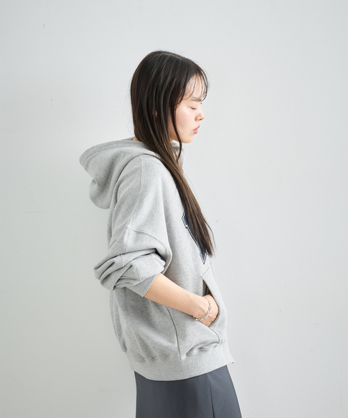 U by SPICK&SPAN（ユーバイスピックアンドスパン）の「【LOW CLASSIC / ロウクラシック》 Lc LOW SOFT SWEAT ZIP-UP HOO（パーカー・レディース・チャコールグレー・MEDIUM）」の15枚目の写真