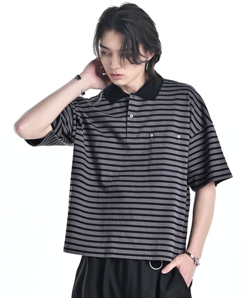 ADRER（アドラー）の「Wide Cropped Cotton Polo / ワイドクロップドコットンポロ（ポロシャツ・メンズ・グレー系1/ブルー系1/グレー系2/ブラック・L/M/S/XS）」の3枚目の写真