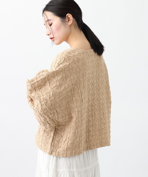 studio CLIP（スタディオクリップ）の「《natural by clip》12ゲージフラワージャガードニットジャケット（ノーカラージャケット・レディース・ベージュ/ネイビー・FREE）」の5枚目の写真