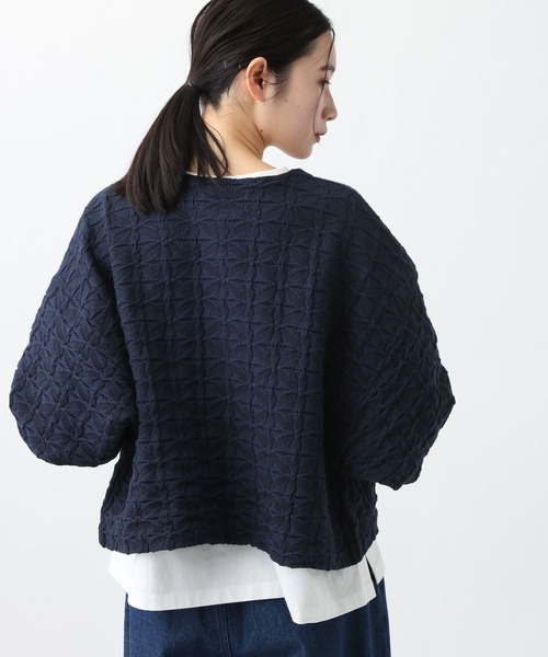 studio CLIP（スタディオクリップ）の「《natural by clip》12ゲージフラワージャガードニットジャケット（ノーカラージャケット・レディース・ベージュ/ネイビー・FREE）」の19枚目の写真