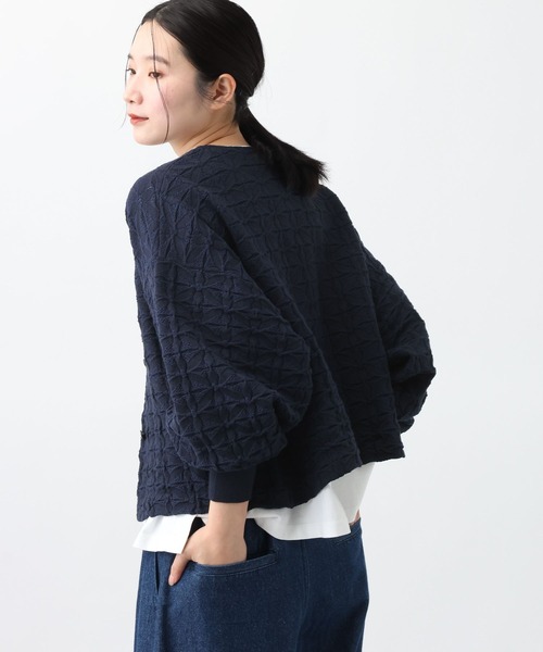 studio CLIP（スタディオクリップ）の「《natural by clip》12ゲージフラワージャガードニットジャケット（ノーカラージャケット・レディース・ベージュ/ネイビー・FREE）」の20枚目の写真