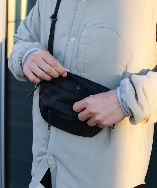 Snow Peak(スノーピーク)の「Snow Peak / Robic Fanny Pack ロビック ファニーパック(ボディバッグ/ウエストポーチ・メンズ・ブラック/ダークオリーブ・ONE SIZE)」の6枚目の写真