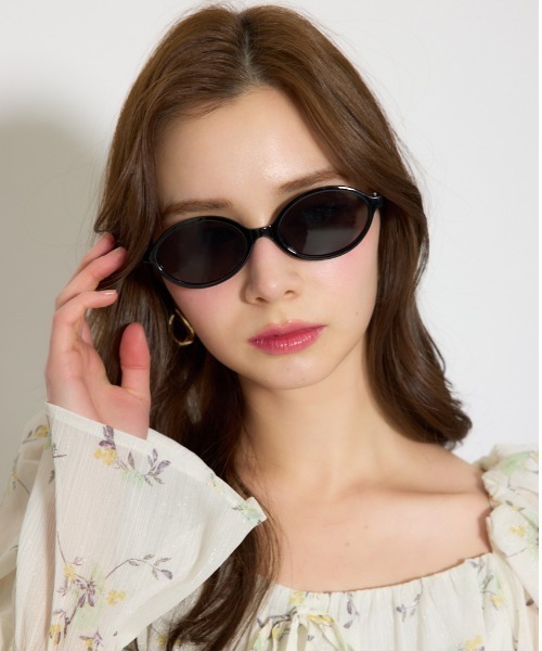 rienda（リエンダ）の「オーバルデザインアイウェア（サングラス・レディース・クリア/ブラック・FREE）」の2枚目の写真