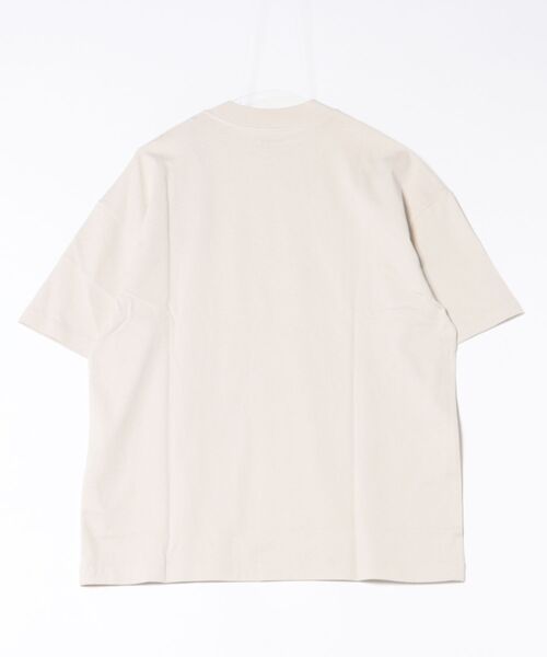 ALLSAINTS(オールセインツ)の「XANDER FLOCKED LOGO OVERSIZED T-SHIRT | XANDER フロック加工 ロゴ オーバーサイズ Tシャツ(Tシャツ/カットソー・メンズ・ホワイト系その他・L/S/M/XS/XL)」の3枚目の写真