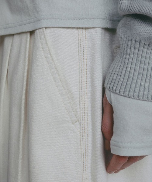 ETRE TOKYO（エトレトウキョウ）の「デニムタックワイドパンツ（デニムパンツ・レディース・オフホワイト/ブルー・S/M）」の13枚目の写真