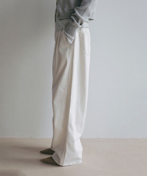 ETRE TOKYO（エトレトウキョウ）の「デニムタックワイドパンツ（デニムパンツ・レディース・オフホワイト/ブルー・S/M）」の15枚目の写真