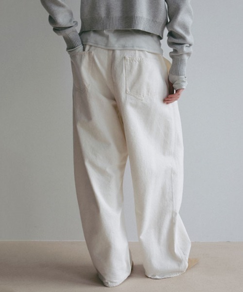 ETRE TOKYO（エトレトウキョウ）の「デニムタックワイドパンツ（デニムパンツ・レディース・オフホワイト/ブルー・S/M）」の17枚目の写真