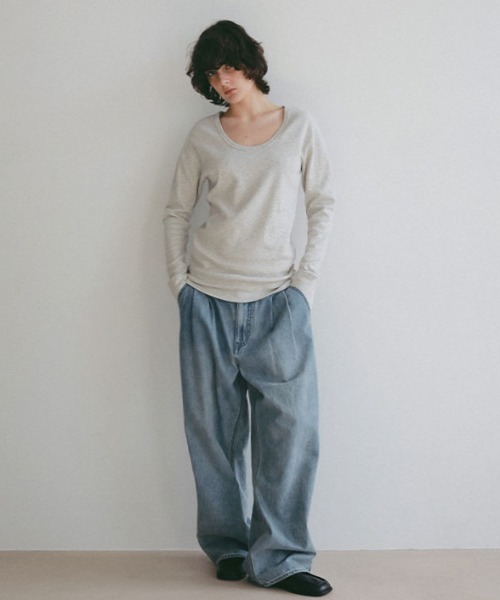 ETRE TOKYO（エトレトウキョウ）の「デニムタックワイドパンツ（デニムパンツ・レディース・オフホワイト/ブルー・S/M）」の3枚目の写真