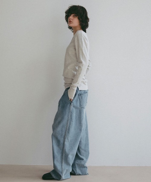 ETRE TOKYO（エトレトウキョウ）の「デニムタックワイドパンツ（デニムパンツ・レディース・オフホワイト/ブルー・S/M）」の6枚目の写真