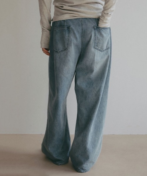 ETRE TOKYO（エトレトウキョウ）の「デニムタックワイドパンツ（デニムパンツ・レディース・オフホワイト/ブルー・S/M）」の8枚目の写真