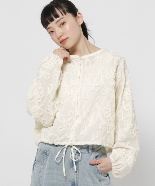 niko and...(ニコアンド)の「テープフラワーリボンブラウス(シャツ/ブラウス・レディース・ブラック/オフホワイト/ブルー・FREE)」の18枚目の写真
