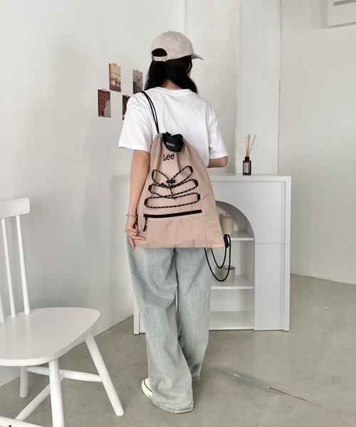 Lee(リー)の「Lee/ドローコード ナップサック/A4対応/軽量/バックパック/ユニセックス(バックパック/リュック・レディース・ライトベージュ/ライトグレー/ブラック・FREE)」の10枚目の写真