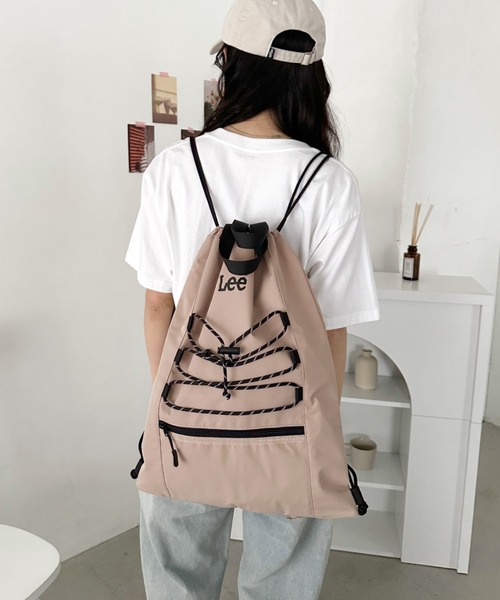 Lee(リー)の「Lee/ドローコード ナップサック/A4対応/軽量/バックパック/ユニセックス(バックパック/リュック・レディース・ライトベージュ/ライトグレー/ブラック・FREE)」の6枚目の写真