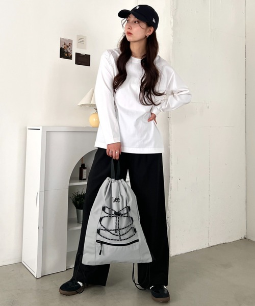 Lee(リー)の「Lee/ドローコード ナップサック/A4対応/軽量/バックパック/ユニセックス(バックパック/リュック・レディース・ライトベージュ/ライトグレー/ブラック・FREE)」の4枚目の写真