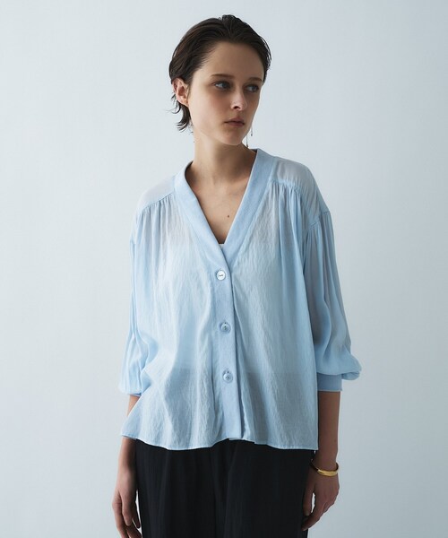 cloenc（クロエンス）の「【セットアップ／手洗い可】スキッパーシアーブラウス（シャツ/ブラウス・レディース・サックスブルー/ブラック/ホワイト・02）」の3枚目の写真