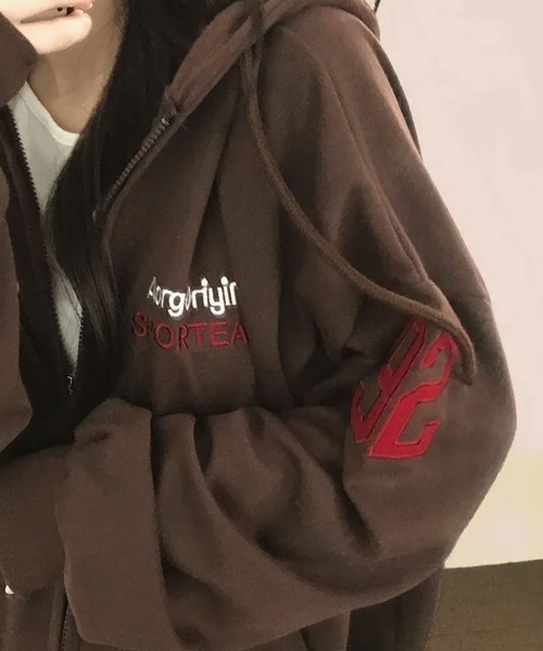 Emilie(エミリー)の「ナンバリング ダブルジップ オーバーサイズパーカー(パーカー・レディース・ネイビー/ブラウン/ワインレッド/ブラック/グレー・FREE)」の17枚目の写真