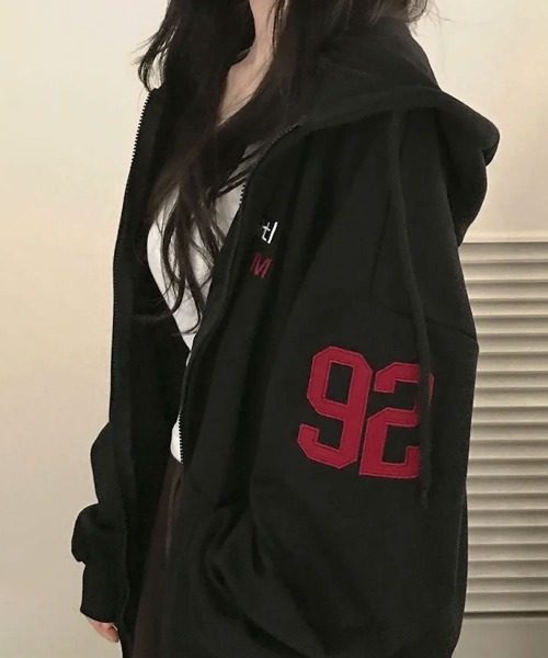 Emilie(エミリー)の「ナンバリング ダブルジップ オーバーサイズパーカー(パーカー・レディース・ネイビー/ブラウン/ワインレッド/ブラック/グレー・FREE)」の8枚目の写真