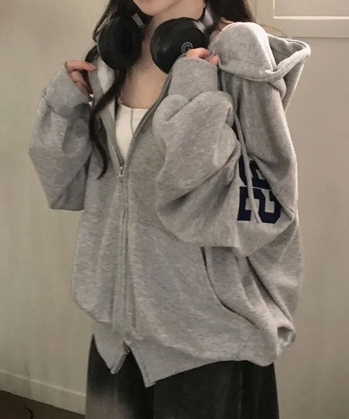 Emilie(エミリー)の「ナンバリング ダブルジップ オーバーサイズパーカー(パーカー・レディース・ネイビー/ブラウン/ワインレッド/ブラック/グレー・FREE)」の9枚目の写真