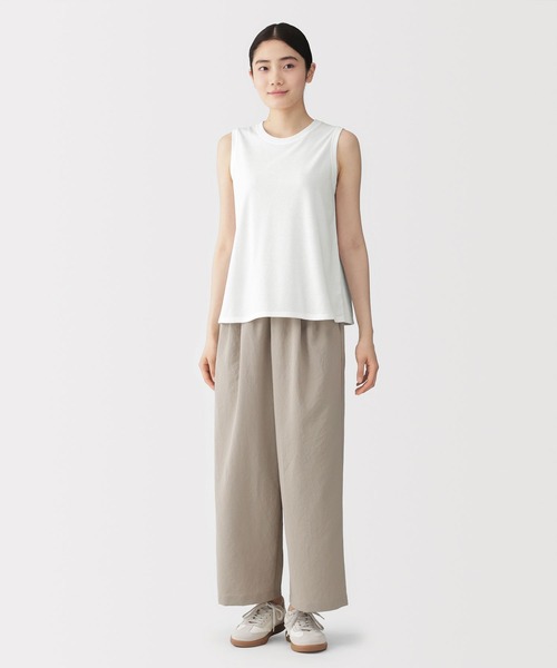 無印良品(ムジルシリョウヒン)の「婦人 UVカット吸汗速乾スリーブレスTシャツ(Tシャツ/カットソー・レディース・サンドベージュ/オフホワイト/ライトブルー/ブラック・S/M/L/XL)」の5枚目の写真