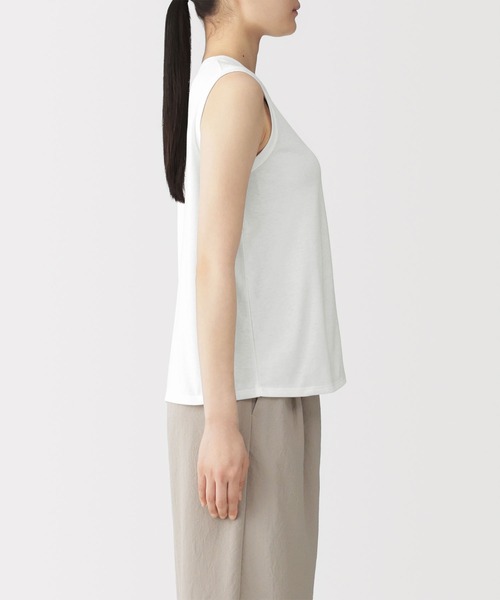 無印良品(ムジルシリョウヒン)の「婦人 UVカット吸汗速乾スリーブレスTシャツ(Tシャツ/カットソー・レディース・サンドベージュ/オフホワイト/ライトブルー/ブラック・S/M/L/XL)」の6枚目の写真