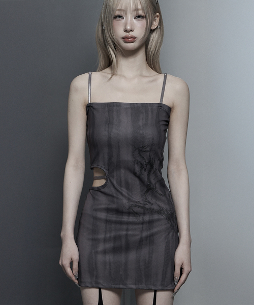 ETRE AU SOMMET(エトレオソメ)の「Side Cut-Out Mini One-Piece (Brown)(ワンピース・レディース・ダークブラウン・1/2)」の2枚目の写真