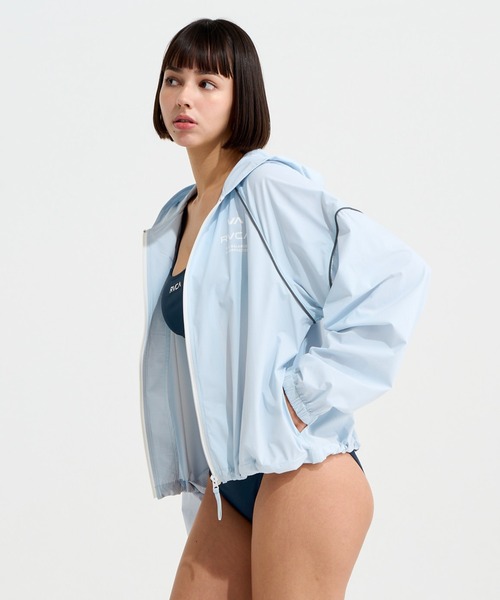 RVCA(ルーカ)の「RVCA/ルーカ ナイロン ジャケット パイピング スポーティー セットアップ対応 UTILITY SPORT JACKET BG043751 UT(パーカー・レディース・ブラック/ライトブルー/ホワイト・S/M)」の3枚目の写真