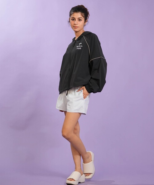 RVCA(ルーカ)の「RVCA/ルーカ ナイロン ジャケット パイピング スポーティー セットアップ対応 UTILITY SPORT JACKET BG043751 UT(パーカー・レディース・ブラック/ライトブルー/ホワイト・S/M)」の13枚目の写真
