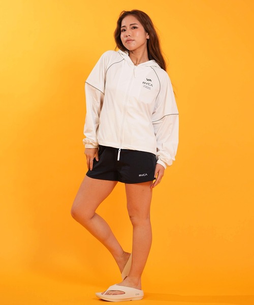 RVCA(ルーカ)の「RVCA/ルーカ ナイロン ジャケット パイピング スポーティー セットアップ対応 UTILITY SPORT JACKET BG043751 UT(パーカー・レディース・ブラック/ライトブルー/ホワイト・S/M)」の8枚目の写真