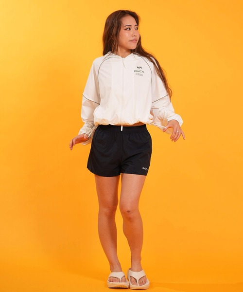 RVCA(ルーカ)の「RVCA/ルーカ ナイロン ジャケット パイピング スポーティー セットアップ対応 UTILITY SPORT JACKET BG043751 UT(パーカー・レディース・ブラック/ライトブルー/ホワイト・S/M)」の9枚目の写真