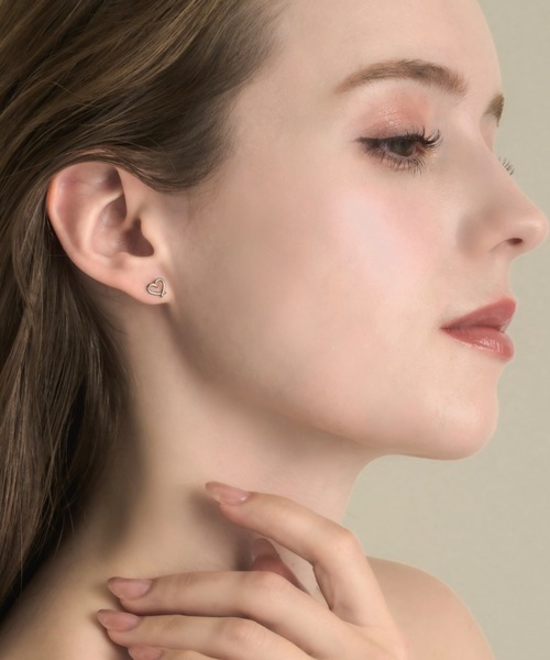 muku(ムク)の「PIERCE/HEART BREZEL(ピアス(両耳用)・レディース・シルバー/ゴールド・FREE)」の5枚目の写真