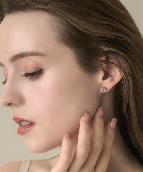 muku(ムク)の「PIERCE/HEART BREZEL(ピアス(両耳用)・レディース・シルバー/ゴールド・FREE)」の7枚目の写真