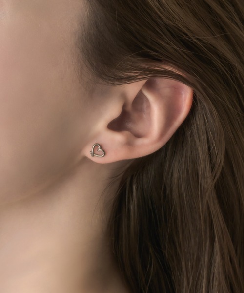 muku(ムク)の「PIERCE/HEART BREZEL(ピアス(両耳用)・レディース・シルバー/ゴールド・FREE)」の3枚目の写真