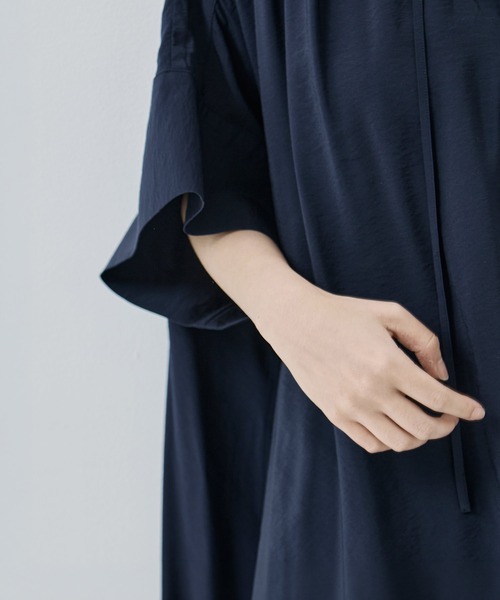 08sircus（ゼロエイトサーカス）の「[08sircus/ゼロハチサーカス]Modal silk gather neck dress（ワンピース・レディース・ホワイト/ダークネイビー・0/1）」の7枚目の写真