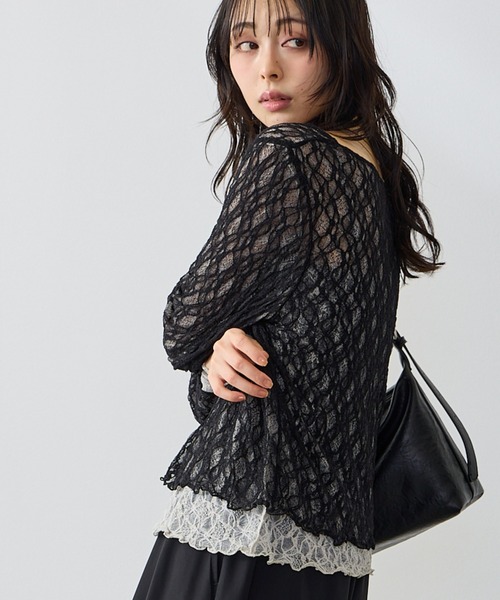 Anclear oui(アンクリアウィ)の「リバーシブルレーススクエアネックプルオーバー(Tシャツ/カットソー・レディース・White/サックスブルー系/PINK/Moca/Black・F)」の3枚目の写真
